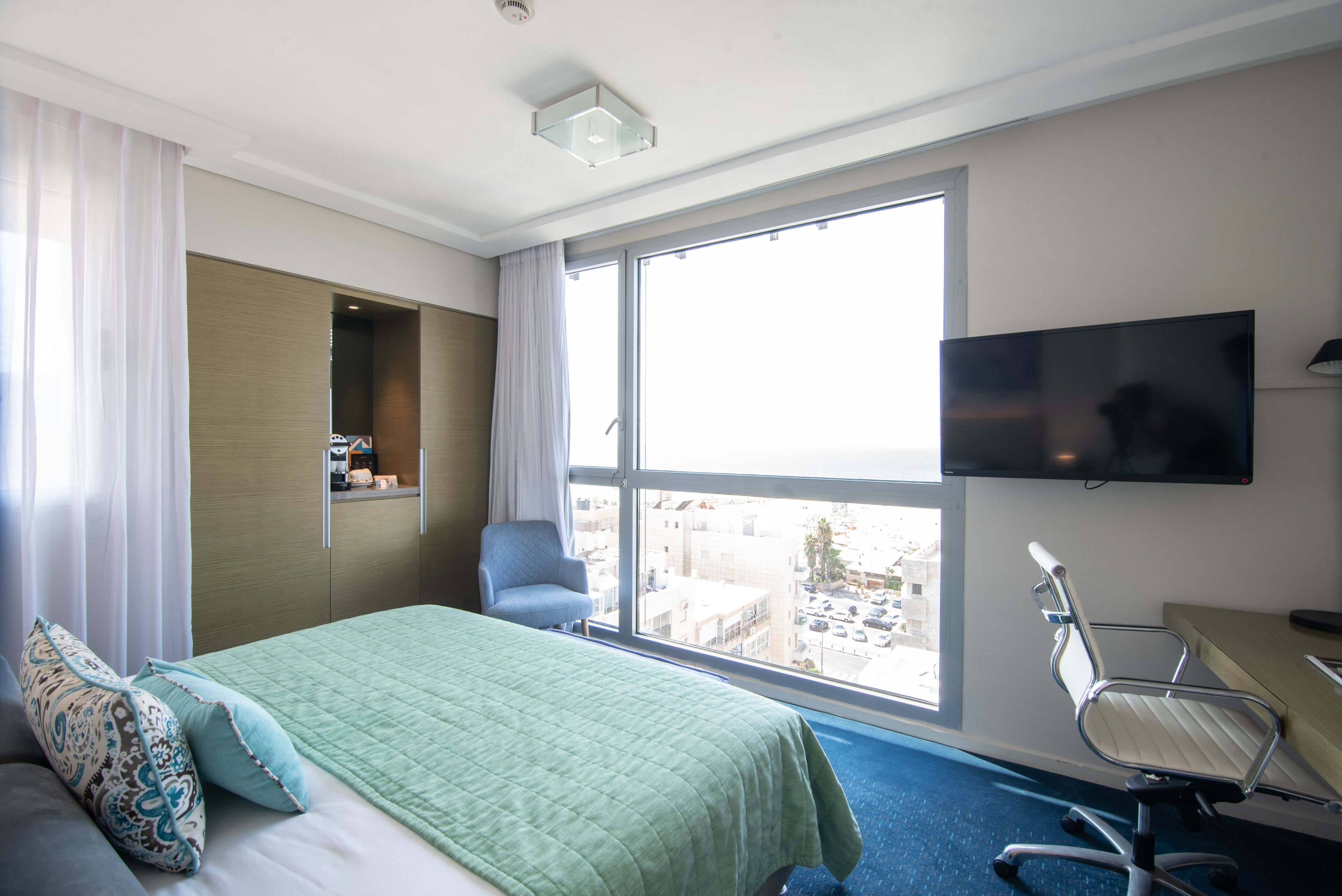 executive double or twin room, non smoking, city view | view from room