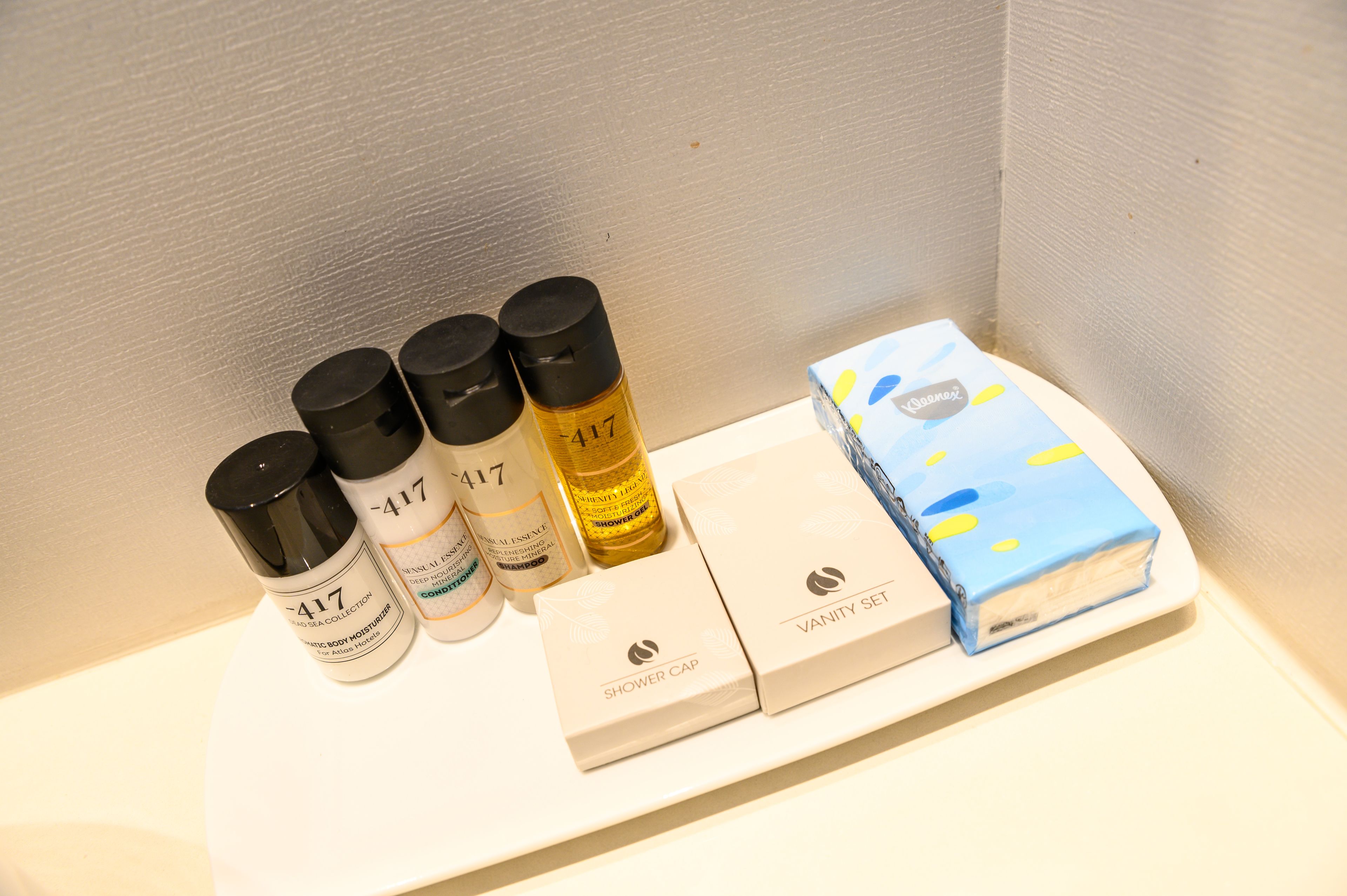 rainfall showerhead, free toiletries, hair dryer, towels