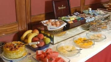 Café da manhã com buffet grátis todos os dias