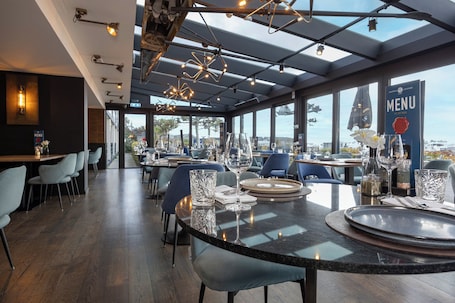 Breakfast, lunch and dinner served. Fletcher Hotel-Restaurant Loosdrecht - Amsterdam