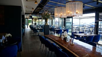 Breakfast, lunch, dinner served; seafood, al fresco dining