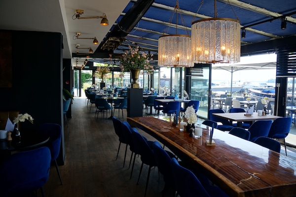 Breakfast, lunch, dinner served; seafood, al fresco dining