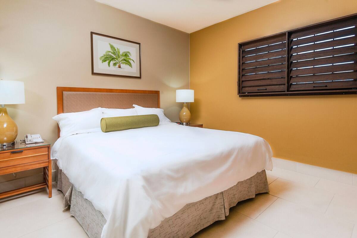 Premium bedding, in-room safe, laptop workspace, soundproofing