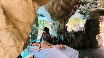 Trattamenti per il corpo, aromaterapia, massaggi con le pietre calde