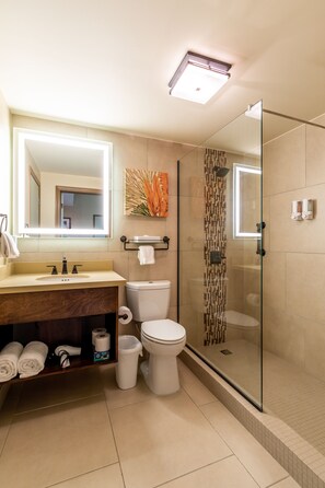Shower, rainfall showerhead, eco-friendly toiletries, hair dryer - Eagle Aruba Resort (Oranjestad)