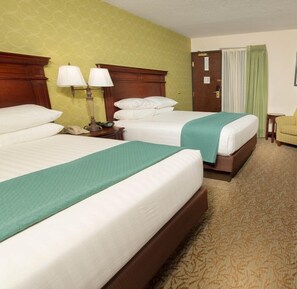 Desk, laptop workspace, blackout drapes, iron/ironing board - Pear Tree Inn St. Louis Convention Center (St. Louis)