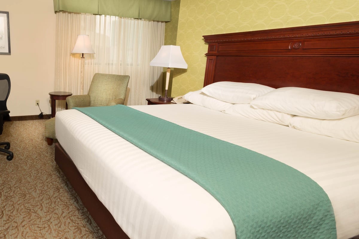 1 bedroom, desk, laptop workspace, blackout curtains