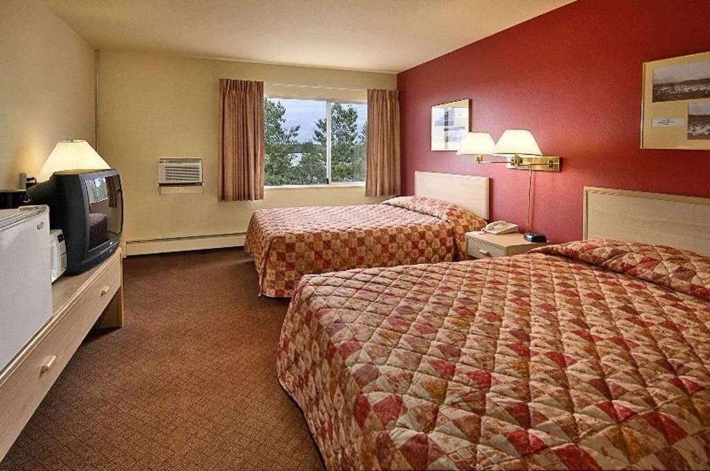 In-room safe, individually decorated, desk, laptop workspace