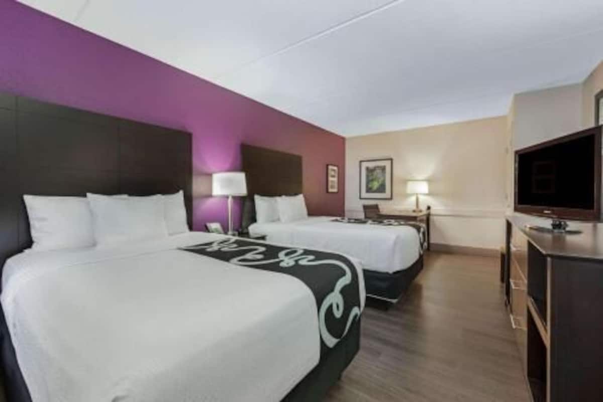 Premium bedding, desk, iron/ironing board, bed sheets
