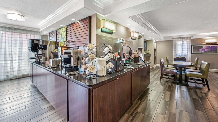 La Quinta Inn by Wyndham Miami Airport North