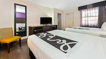 Habitación, 2 camas matrimoniales, para no fumadores | Ropa de cama de alta calidad y escritorio