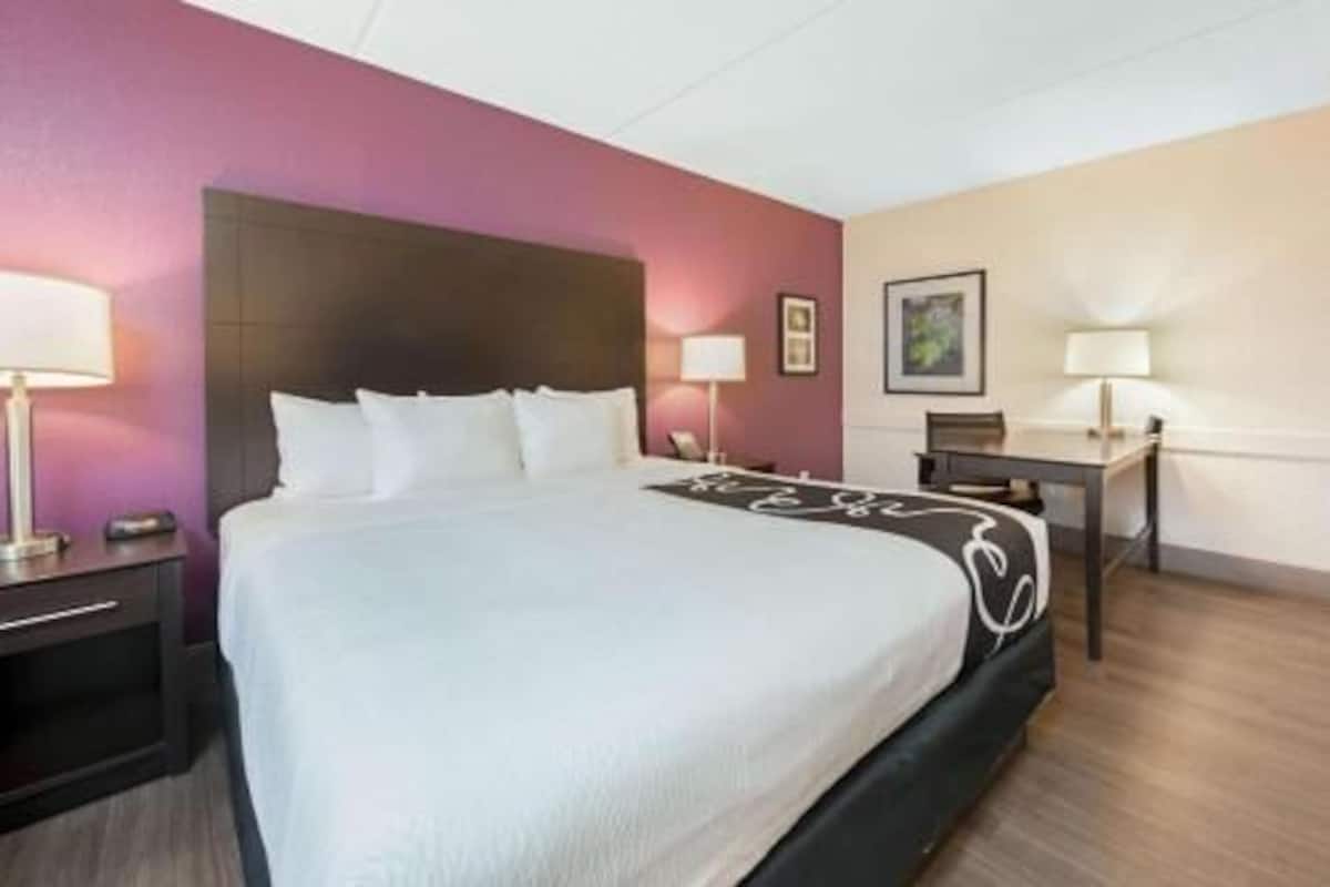 Premium bedding, desk, iron/ironing board, bed sheets