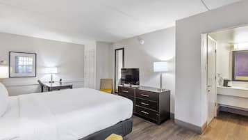 Premium bedding, desk, iron/ironing board, free WiFi