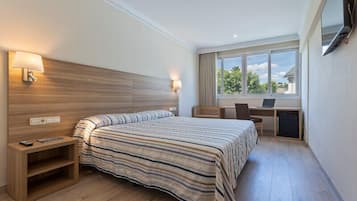 In-room safe, desk, laptop workspace, soundproofing