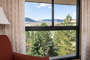 1 bedroom, premium bedding, in-room safe, desk