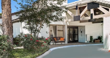 Value Suites Extended Stay - Arlington