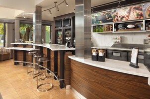 Desayuno a la carta (con cargo)