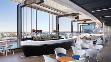 4 bars, bar sur le toit, lounge dans le hall, pub