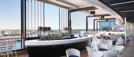 4 bars, bar sur le toit, lounge dans le hall, pub