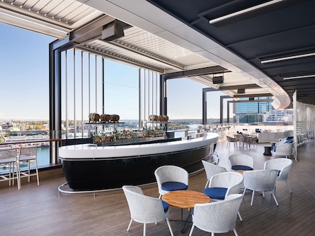 4 bares o lounges, bar en la azotea, lounge en el lobby, pub