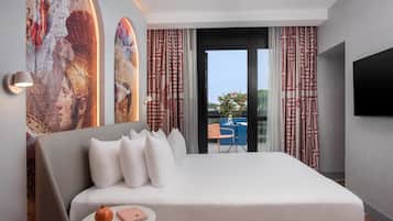 Roupas de cama premium, frigobar, cofres nos quartos, escrivaninha