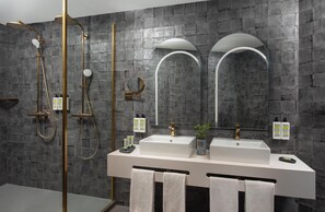 nhow Suite Bacchus Beats | Bathroom | Rainfall showerhead, eco-friendly toiletries, hair dryer, bidet - nhow Roma Vittorio Veneto (Rome)