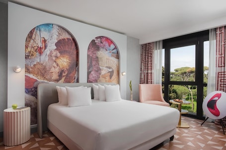 Premium bedding, minibar, in-room safe, desk. Nhow Roma