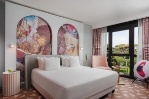 Ropa de cama de alta calidad y minibar 