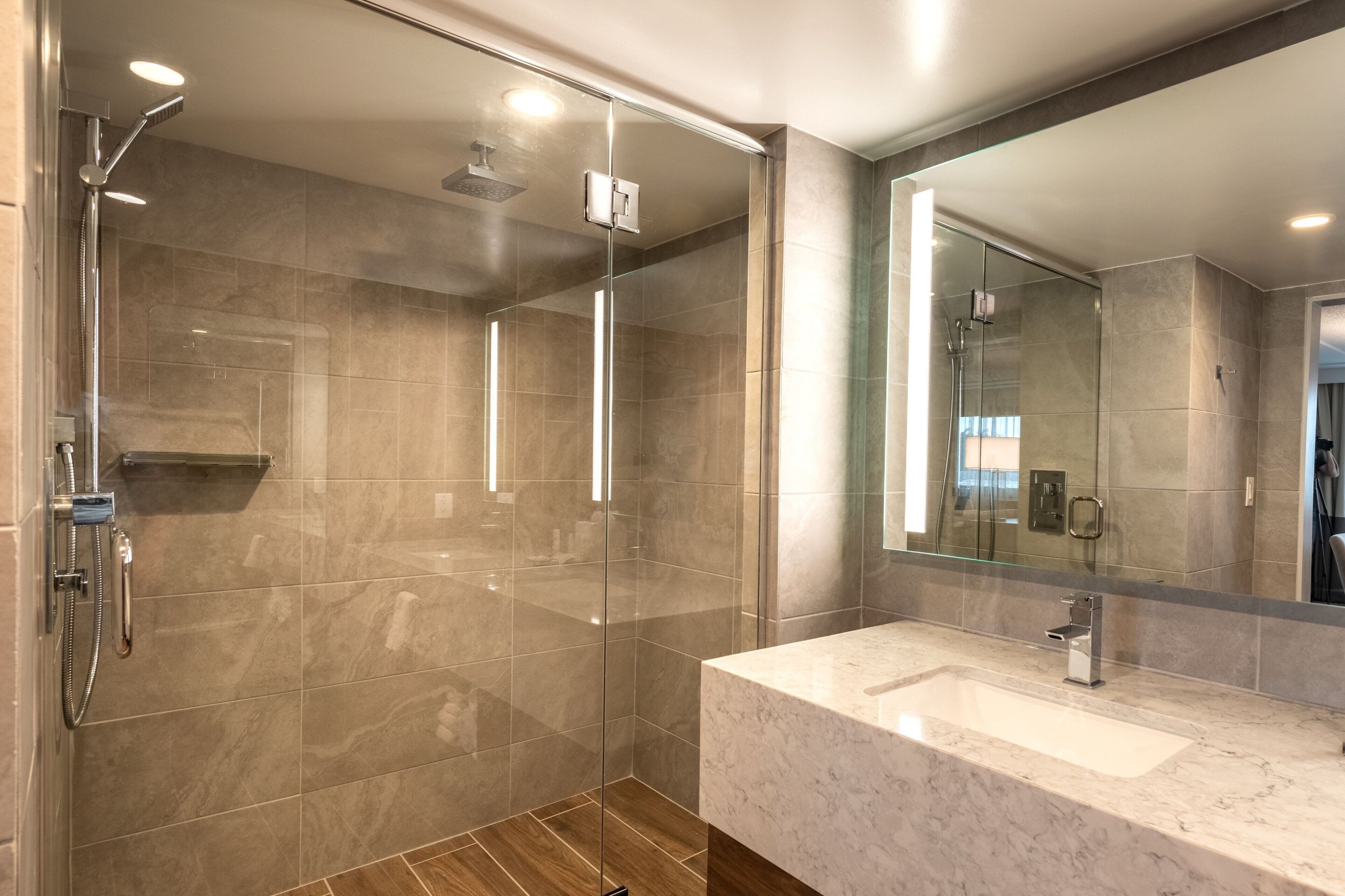 Deep soaking tub, hydromassage showerhead, free toiletries, hair dryer