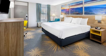 Days Inn by Wyndham Roanoke Near I-81