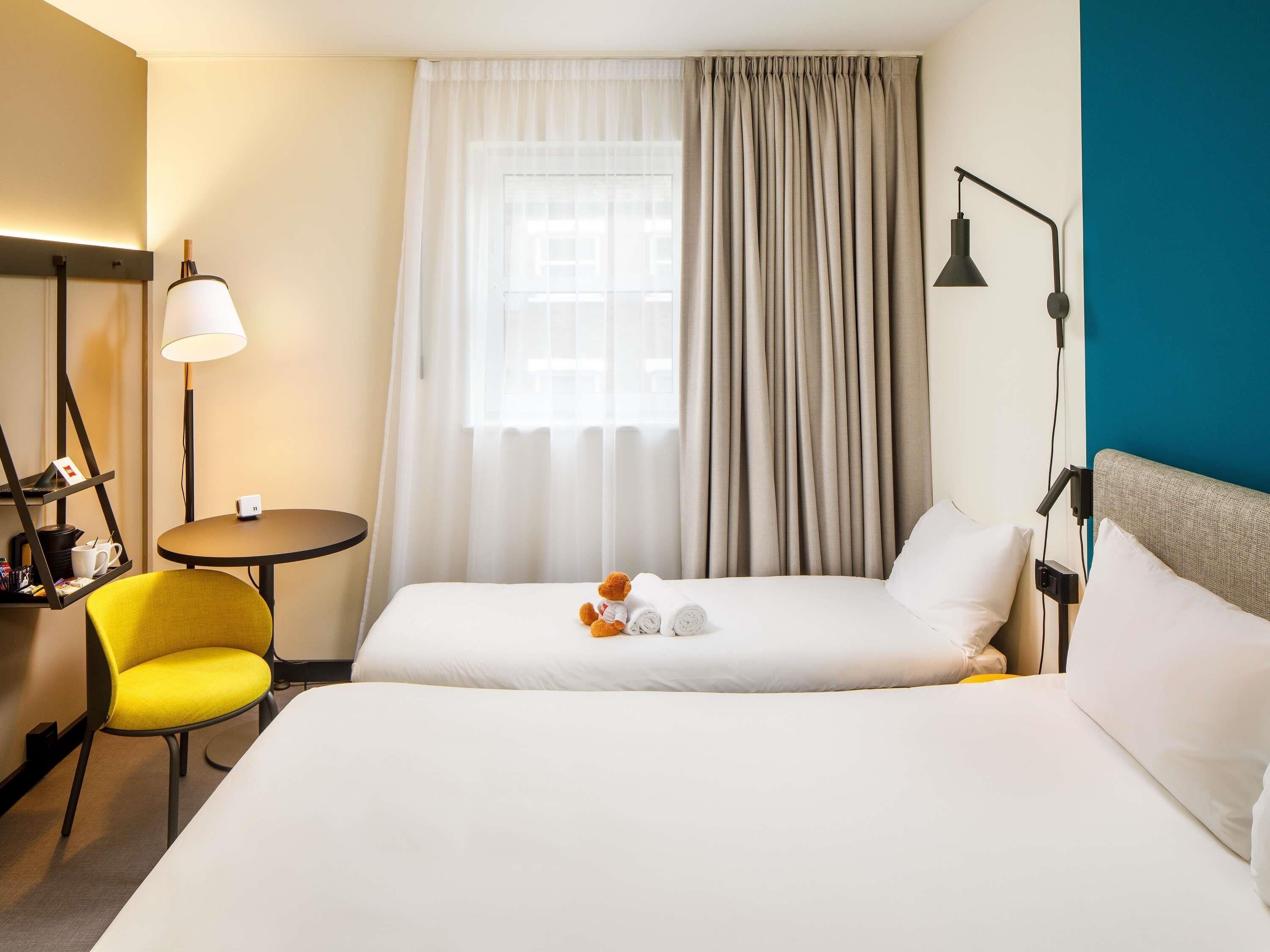 ห้องแฟมิลี่, เตียงใหญ่ 1 เตียง และโซฟาเบด | ตู้นิรภัยในห้องพัก, โต๊ะทำงาน, ห้องเก็บเสียง, เตารีด/โต๊ะรีดผ้า