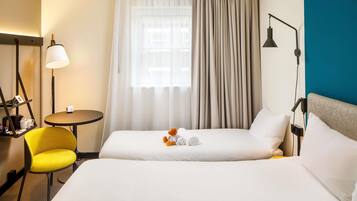 Caja de seguridad en la habitación y escritorio