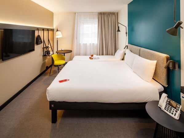 In-room safe, desk, soundproofing, iron/ironing board - ibis London Greenwich (London)