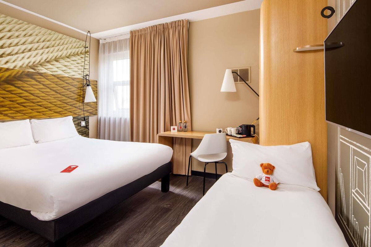 Family Room (Sweet Room by Ibis) | In-room safe, desk, soundproofing, iron/ironing board (on request)