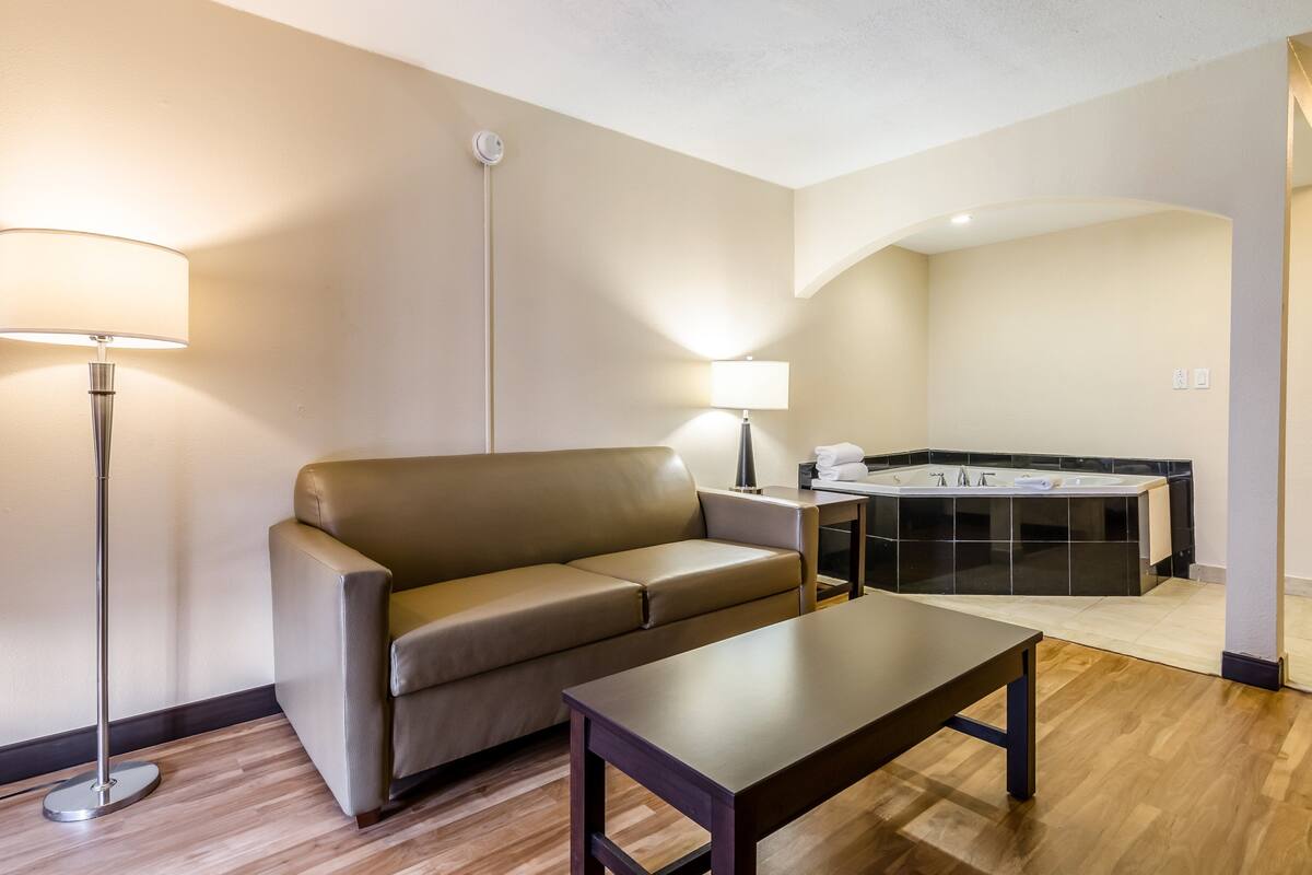 Suite, 1 King Bed, Jetted Tub (2 Room, Smoke Free) | Desk, laptop workspace, blackout drapes, iron/ironing board