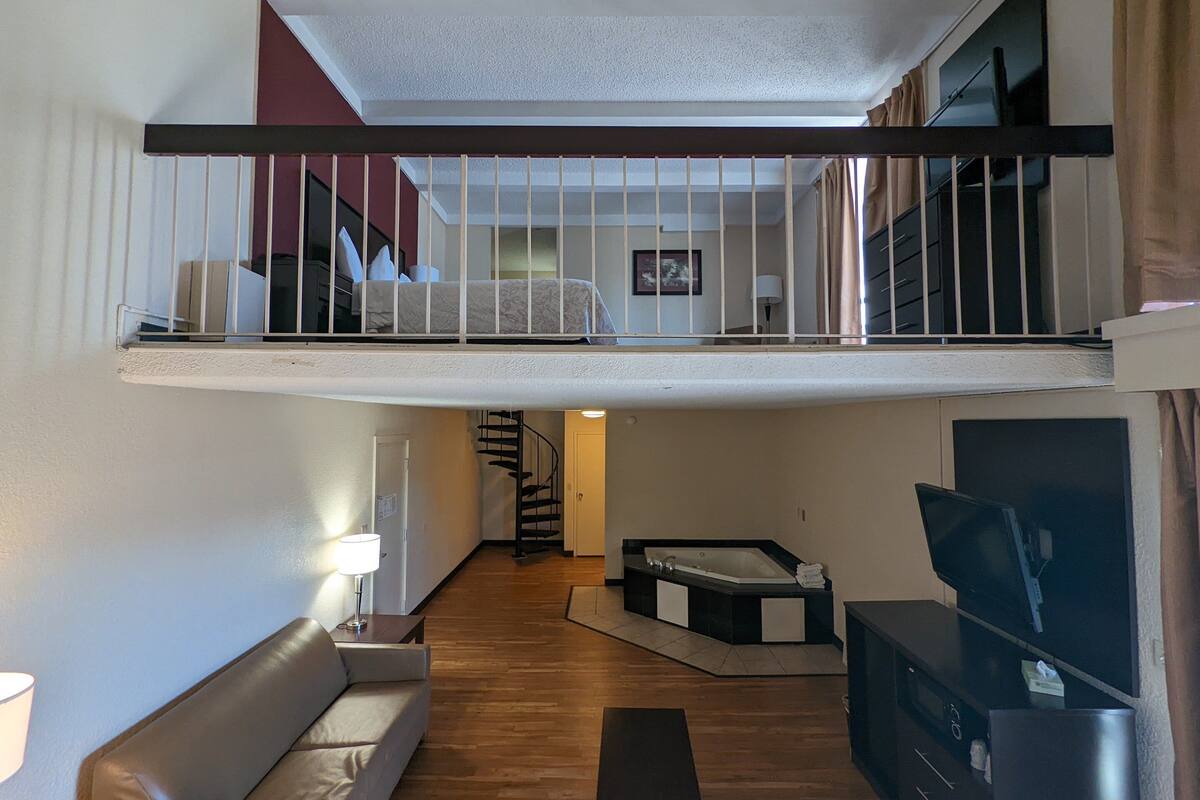 Superior Room, 1 King Bed, Jetted Tub (Loft, Smoke Free) | Desk, laptop workspace, blackout drapes, iron/ironing board