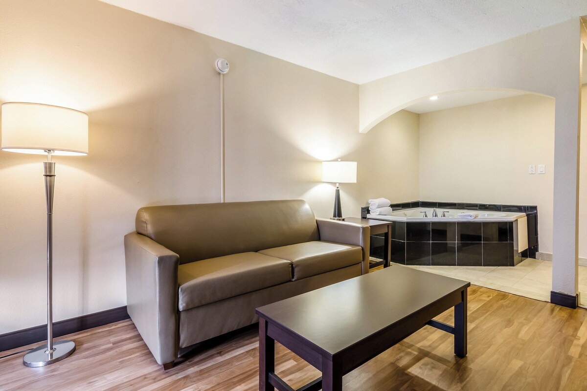 Suite, 1 King Bed, Jetted Tub (2 Room, Smoke Free) | Desk, laptop workspace, blackout drapes, iron/ironing board