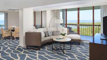 Premium bedding, in-room safe, desk, laptop workspace