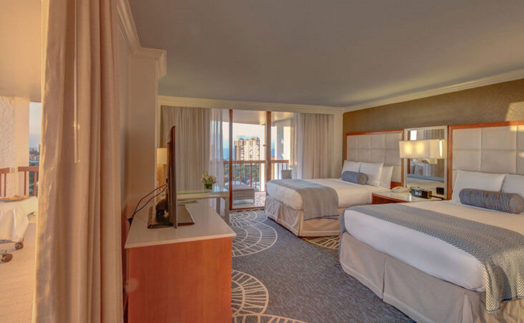 Premium bedding, in-room safe, desk, laptop workspace