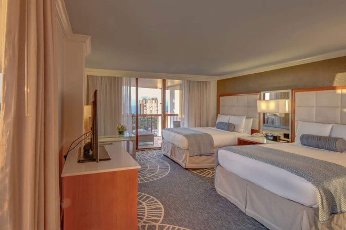 Hochwertige Bettwaren, Zimmersafe, Schreibtisch