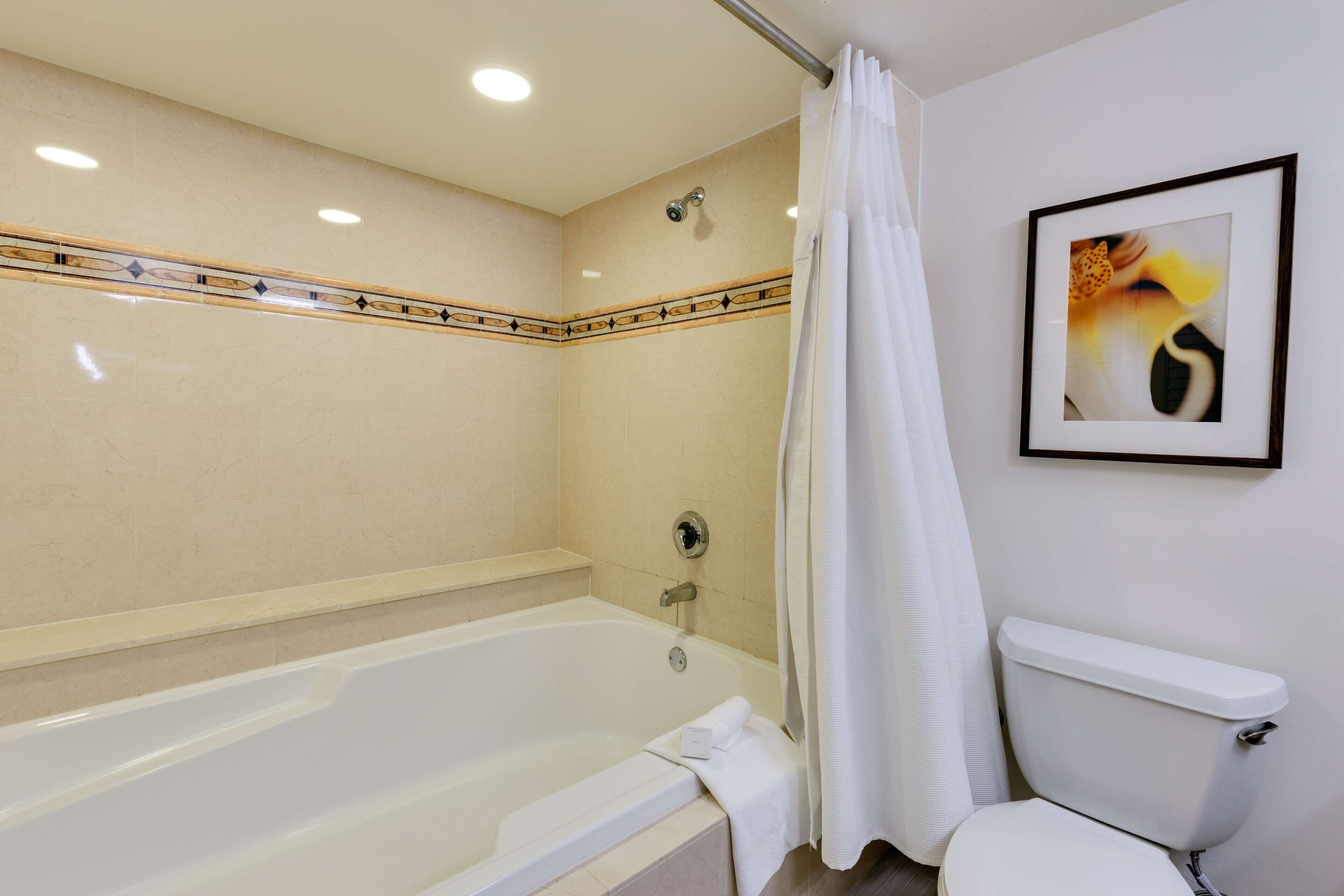 Hochwertige Bettwaren, Zimmersafe, Schreibtisch