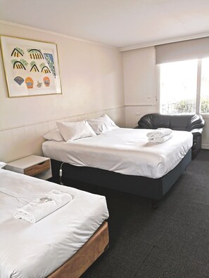 ห้องแฟมิลี่, ปลอดบุหรี่ (4) | ตกแต่งพิเศษโดยเฉพาะ, ผ้าม่านกันแสง, เตารีด/โต๊ะรีดผ้า, Wi-Fi ฟรี