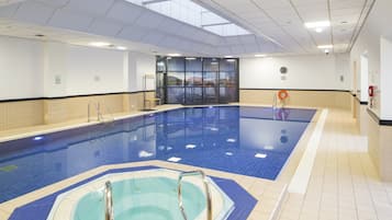 室內泳池;06:30 至 21:00 開放;場內有救生員當值