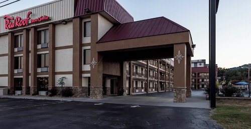 Red Roof Inn & Suites Pigeon Forge - Parkway