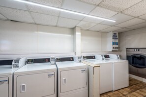 Laundry - Red Roof Inn & Suites Pigeon Forge - Parkway (Pigeon Forge)