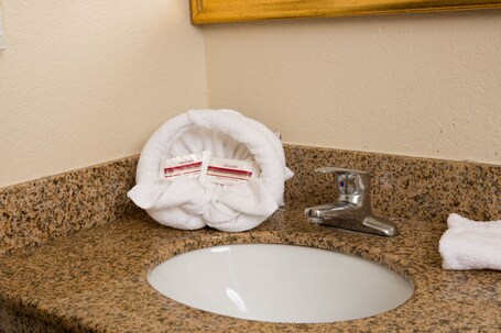 Red Roof Inn Suites Pigeon Forge Parkway - Image 33