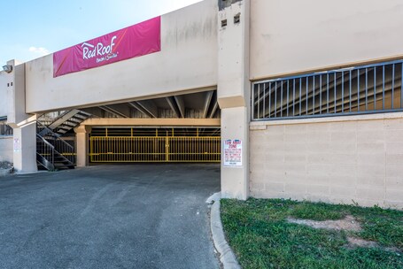 Red Roof Inn Suites Pigeon Forge Parkway - Image 26