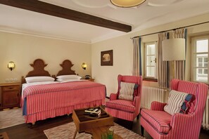 Classic Room, 1 King Bed, Non Smoking