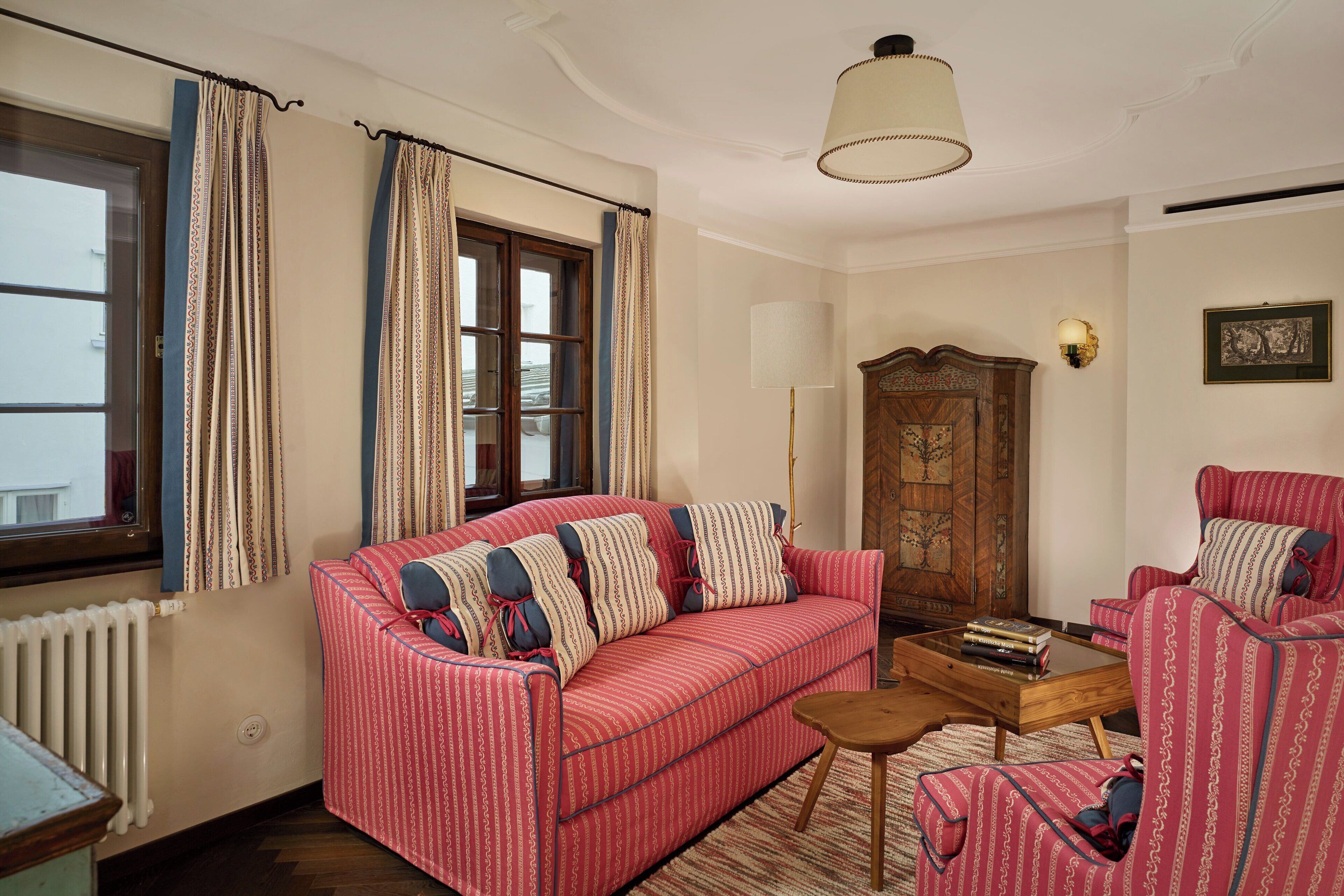 suite, 1 bedroom, non smoking | 1 bedroom, premium bedding, minibar, in-room safe