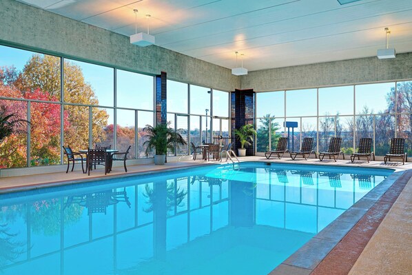 Alberca techada y alberca al aire libre por temporada